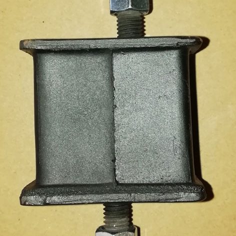 NISSAN 1400 Engine mounting