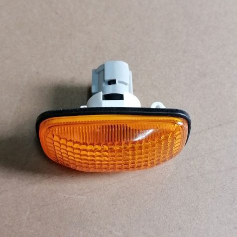 NISSAN 1400 Fender marker lamp new spec